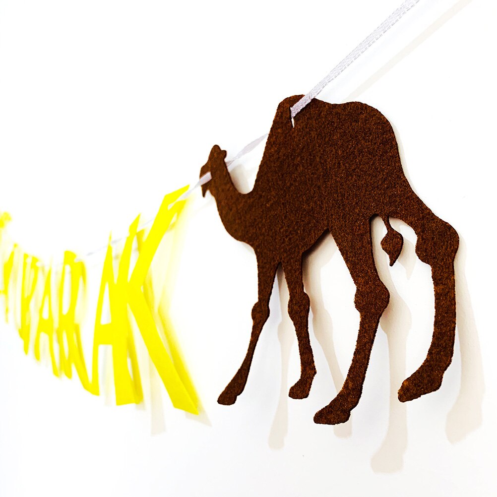 Eid Mubarak Felt Banner with 2 Camels and Crescent